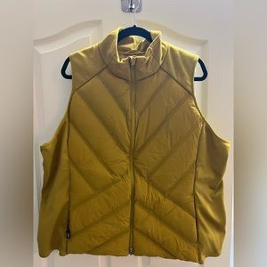 Athleta 2X vest with zipper pockets